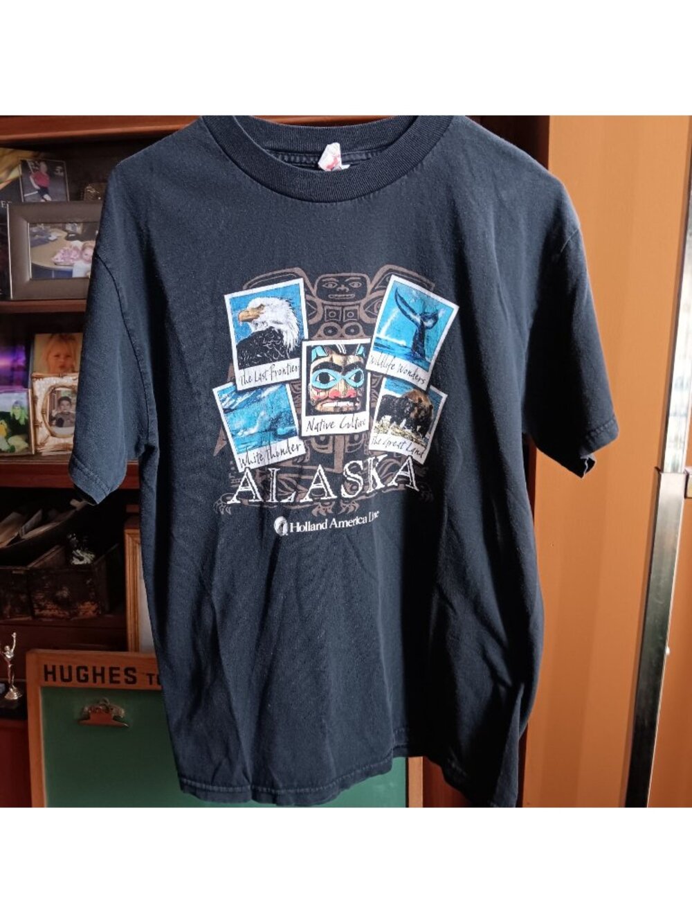 Vintage Y2K Alaska T-shirt Faded Black Crackle Native Art Wildlife Alstyle